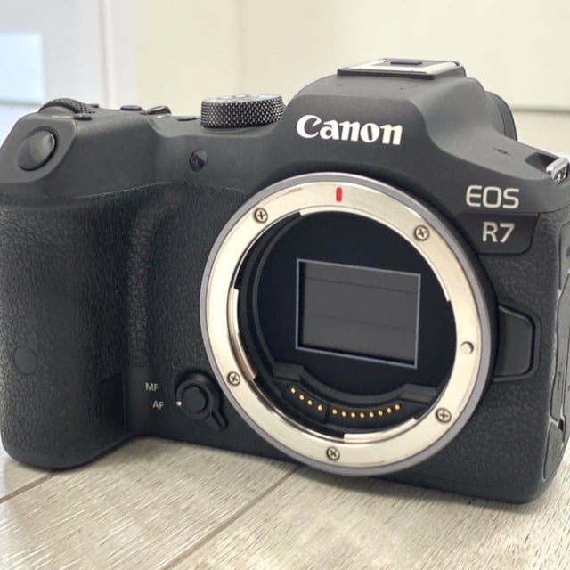 EOS R7 ボディ