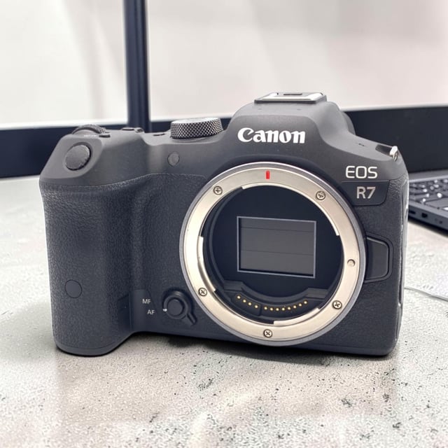 EOS R7 ボディ
