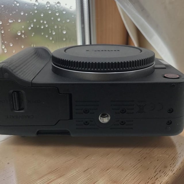 EOS R50 V ボディ