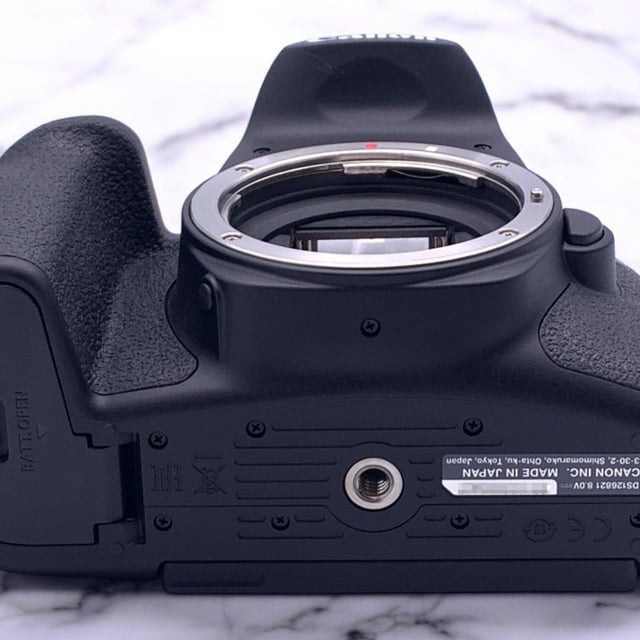 EOS Kiss X10i ボディ