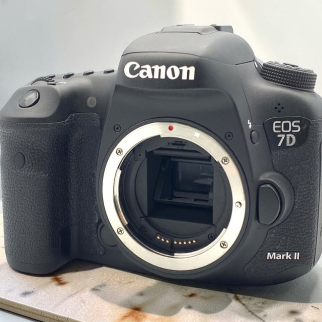 EOS 7D Mark II ボディ