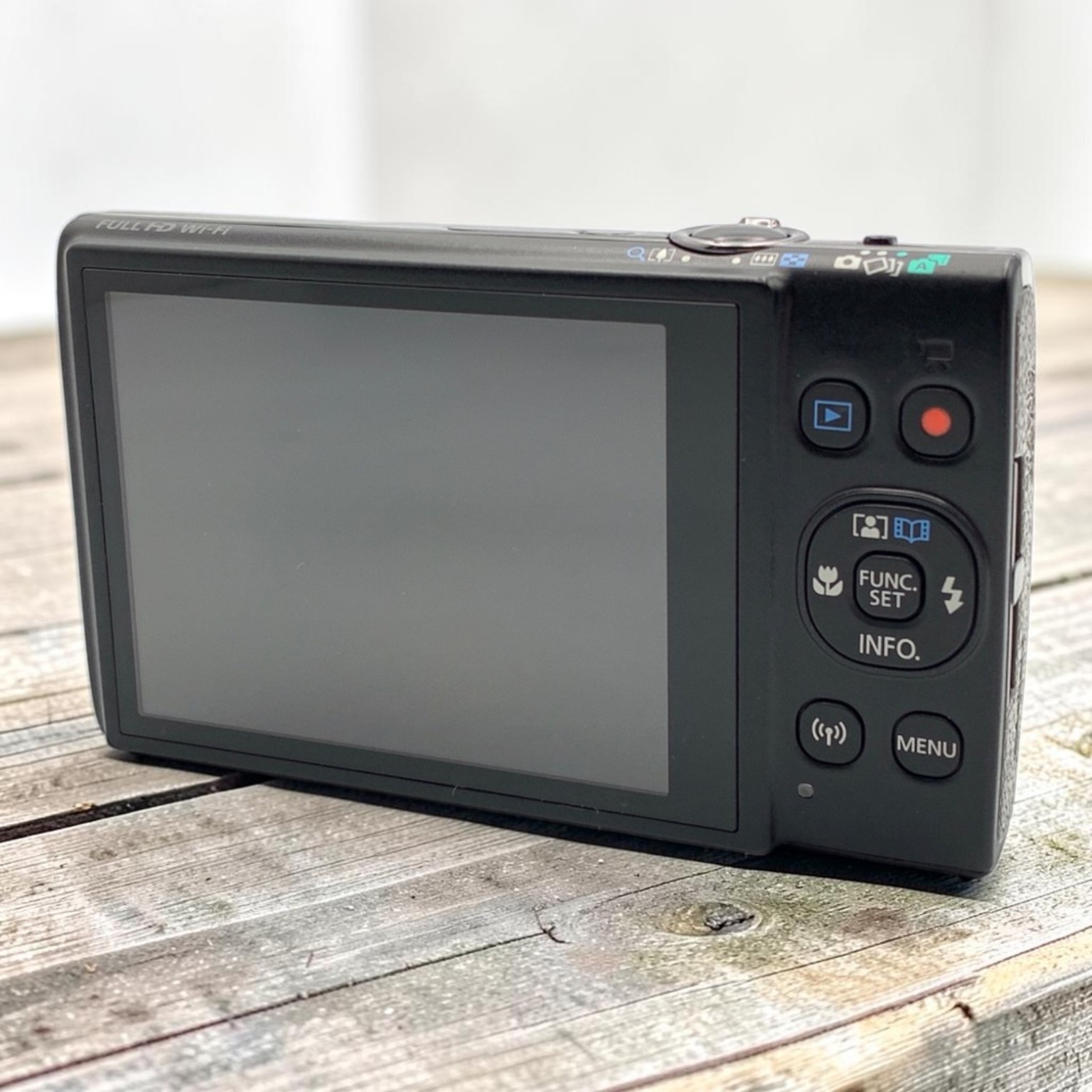 Canon IXY 650 