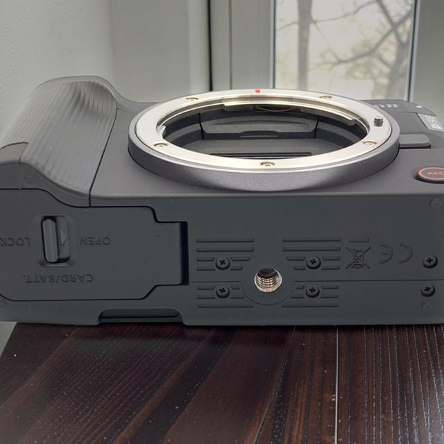 EOS R50 V ボディ "ブラック"