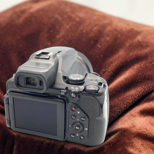 COOLPIX P1000