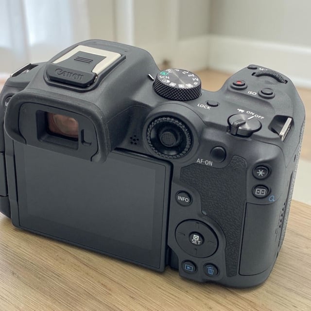EOS R7 ボディ