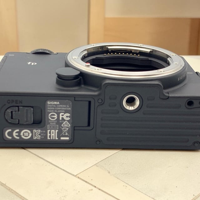 SIGMA fp ボディ