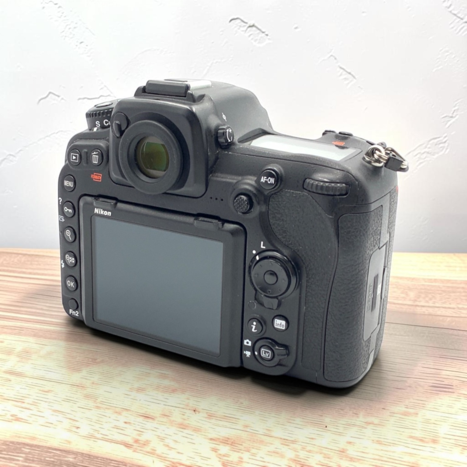 ニコン D500 ボディの中古 (美品)・¥108,780 売り切れ by そらみち
