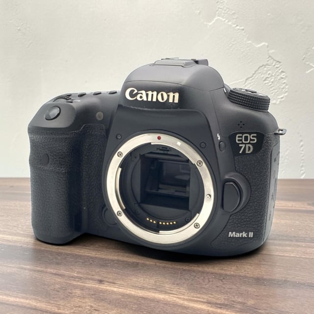 EOS 7D Mark II ボディ