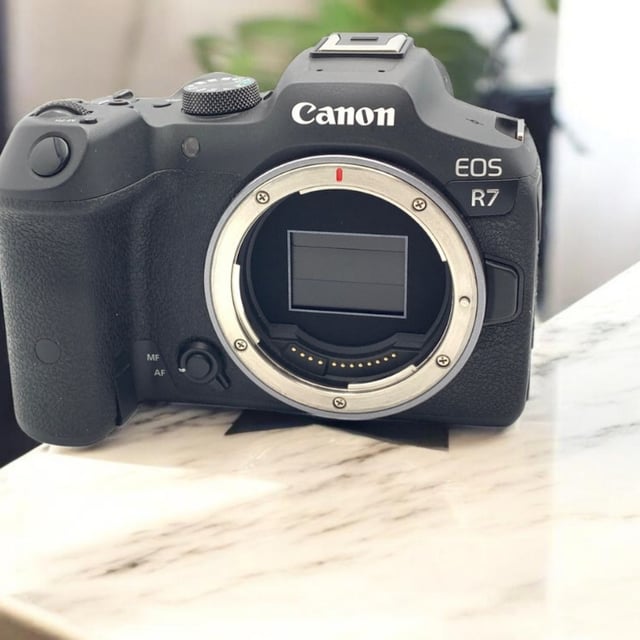 EOS R7 ボディ