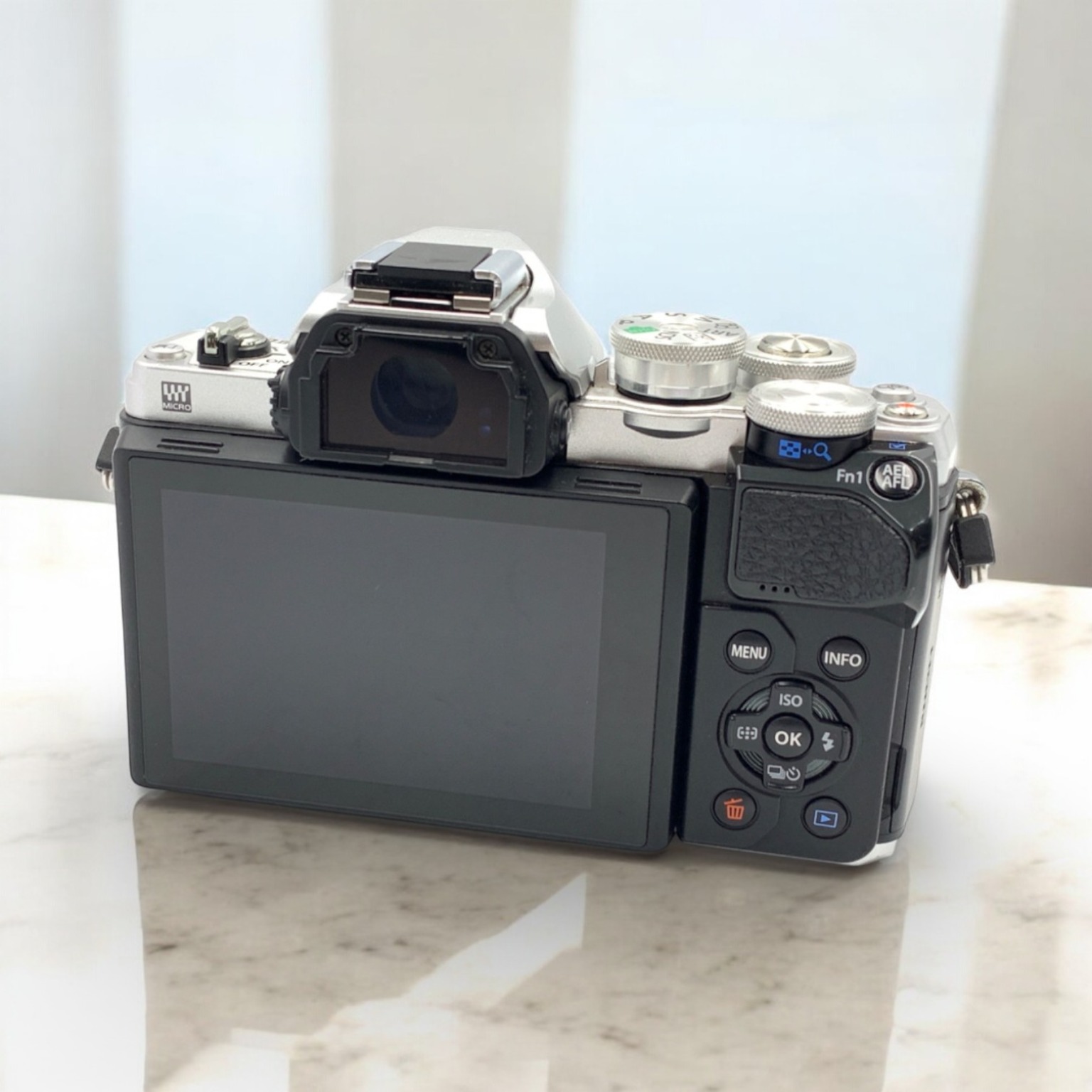 OM-D E-M10 Mark III ボディ 