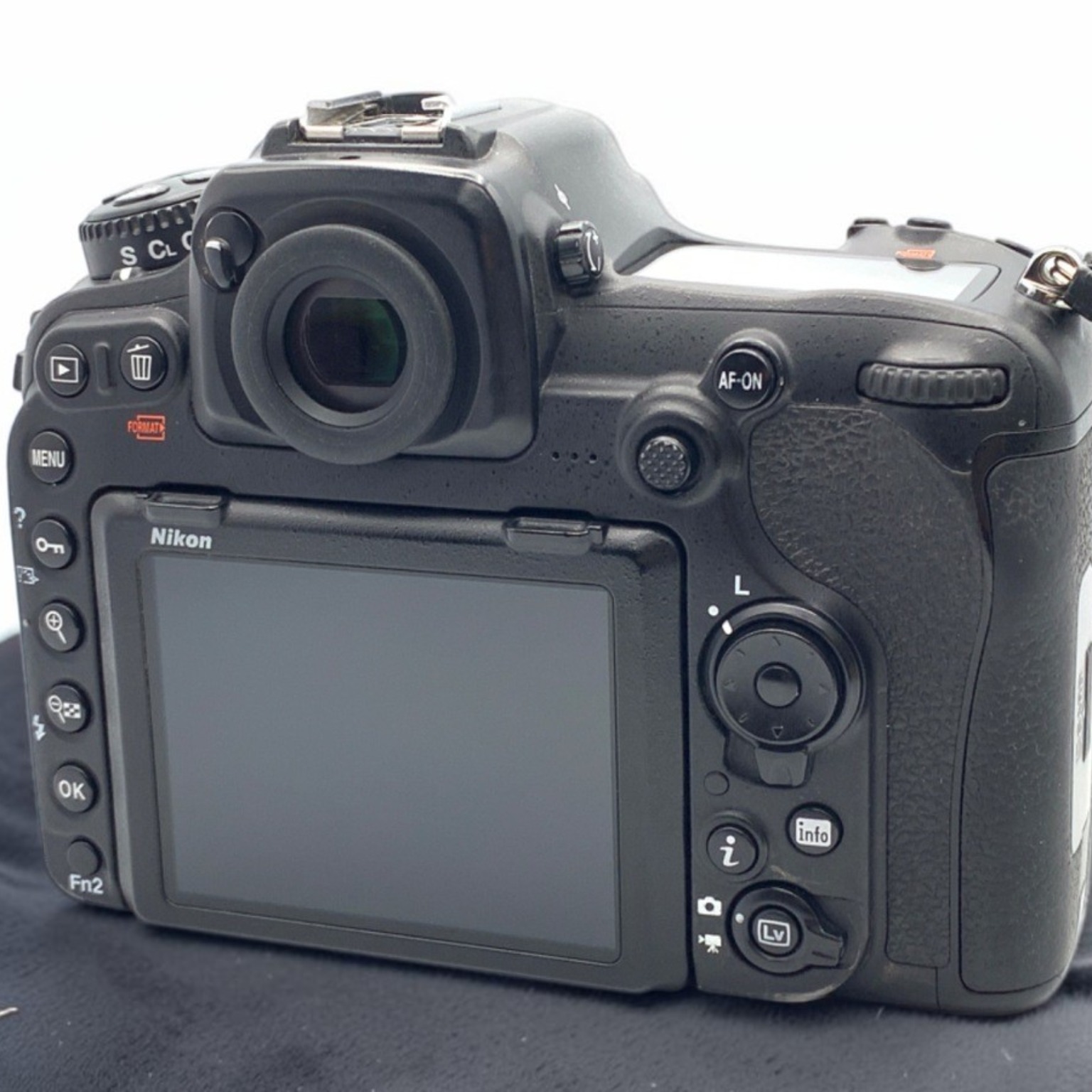 ニコン D500 ボディの中古 (良品)・¥86,030 by るねと | みんなのカメラ