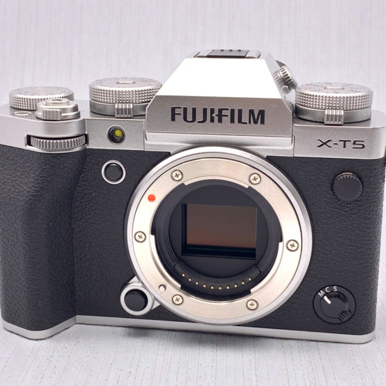 【新品】富士フイルム X-T5 ボディ シルバー 保証26年10月まで残 新品】富士フイルム X-T5 ボディ シルバー 保証26年10月まで残 FUJIFILM X-