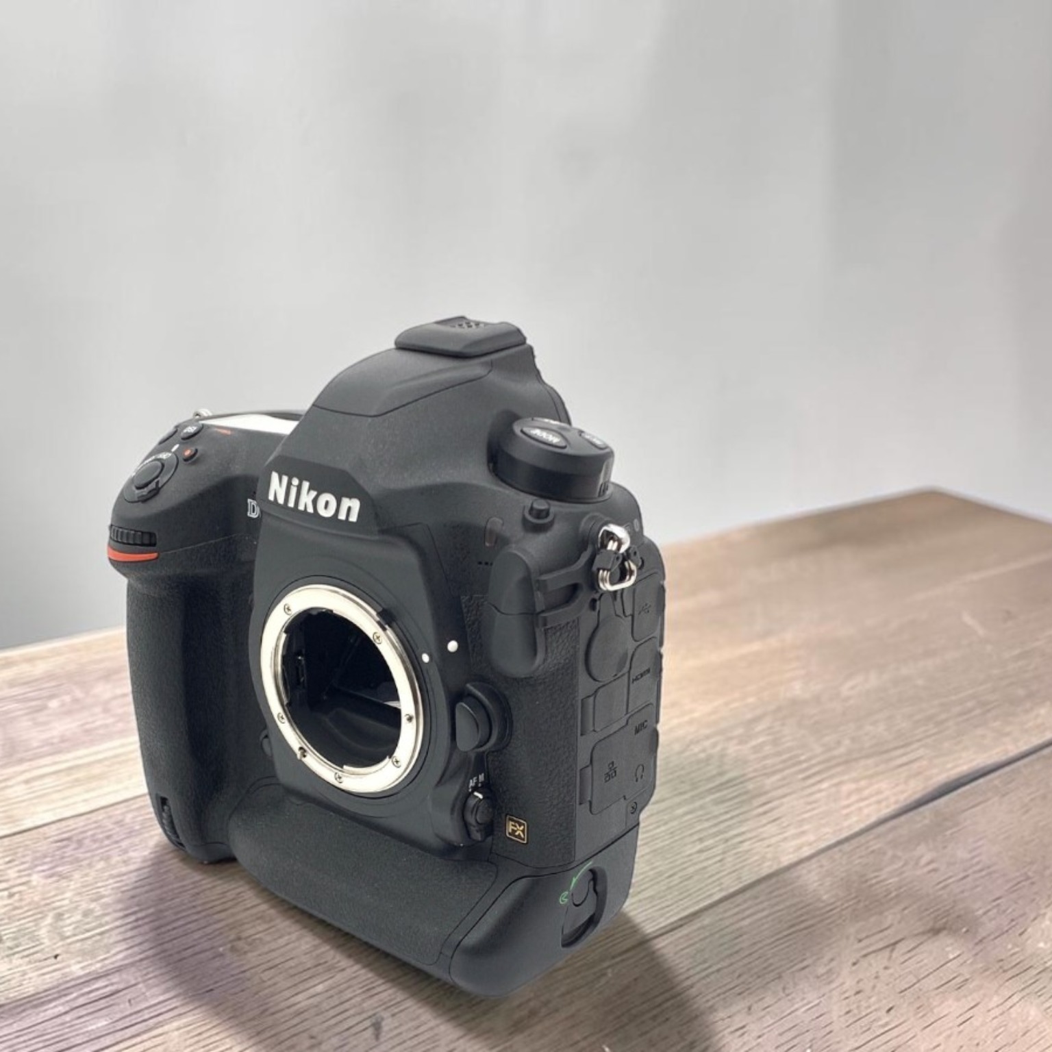 ニコン D6 ボディの中古 (良品)・¥392,680 by ととの | みんなのカメラ