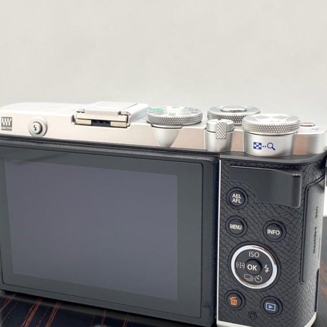 OLYMPUS PEN E-P7 ボディ