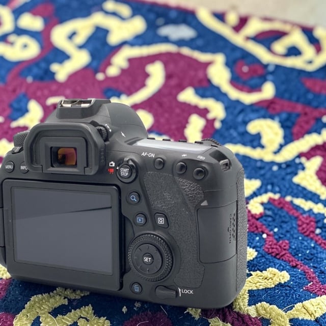 EOS 6D Mark II ボディ