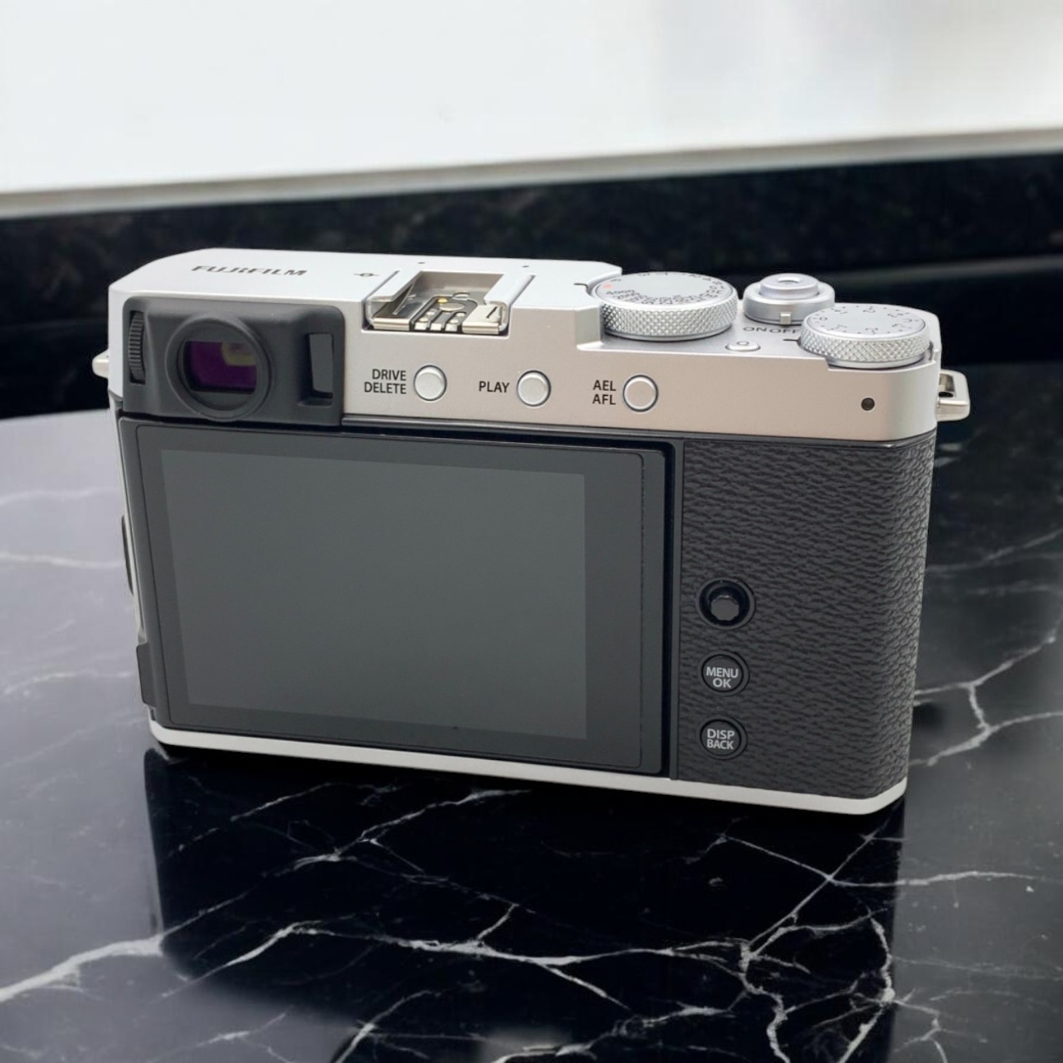 富士フイルム X-E4 ボディ 