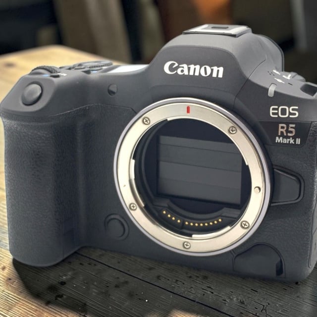 EOS R5 Mark II ボディ