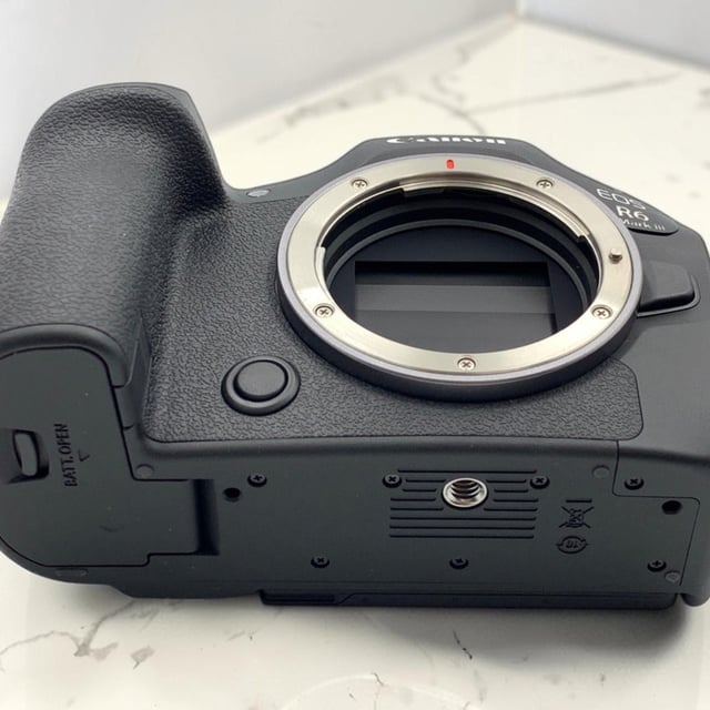 EOS R6 Mark III ボディ
