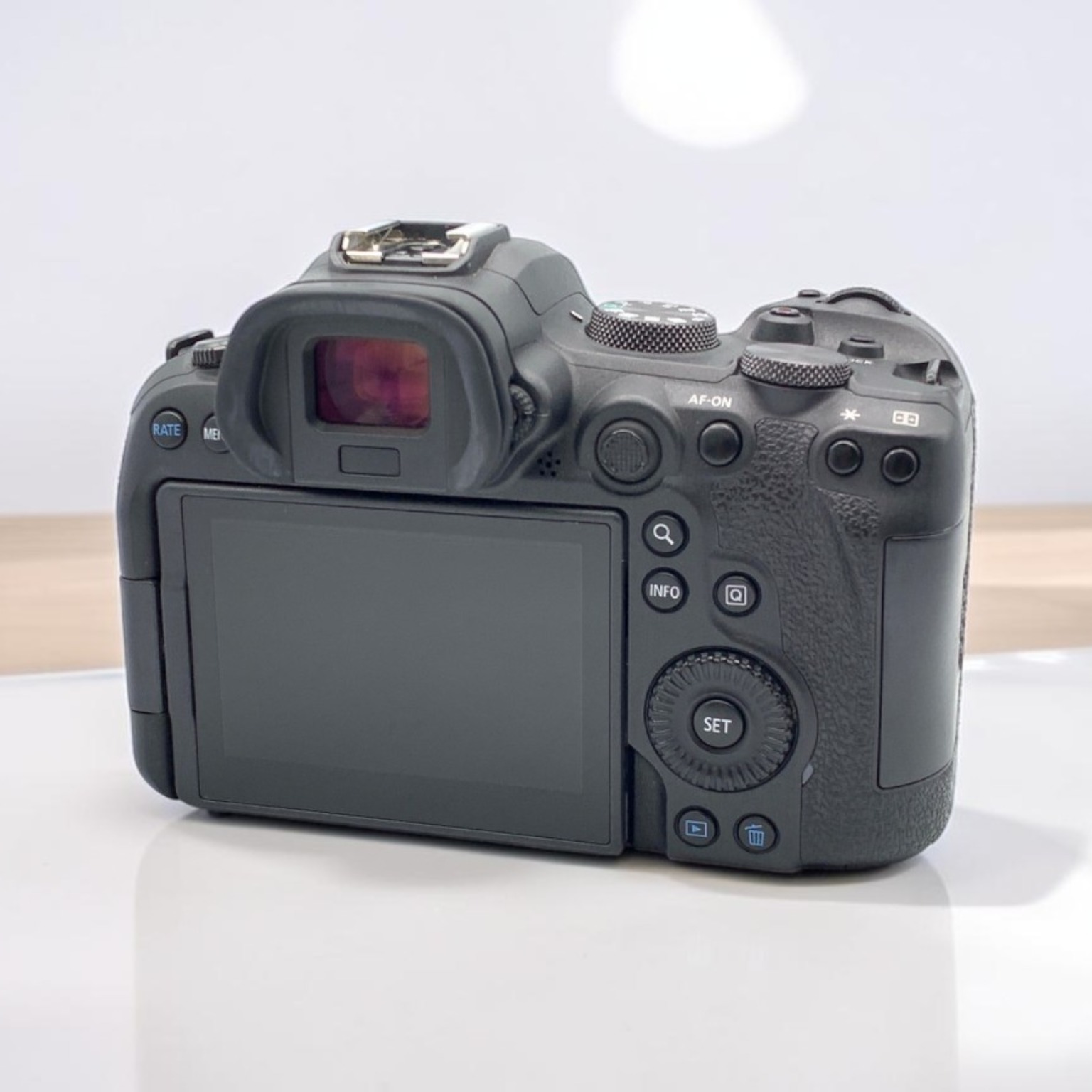 Canon EOS R6 ボディの中古 (美品)・¥159,040 by せらび | みんなのカメラ