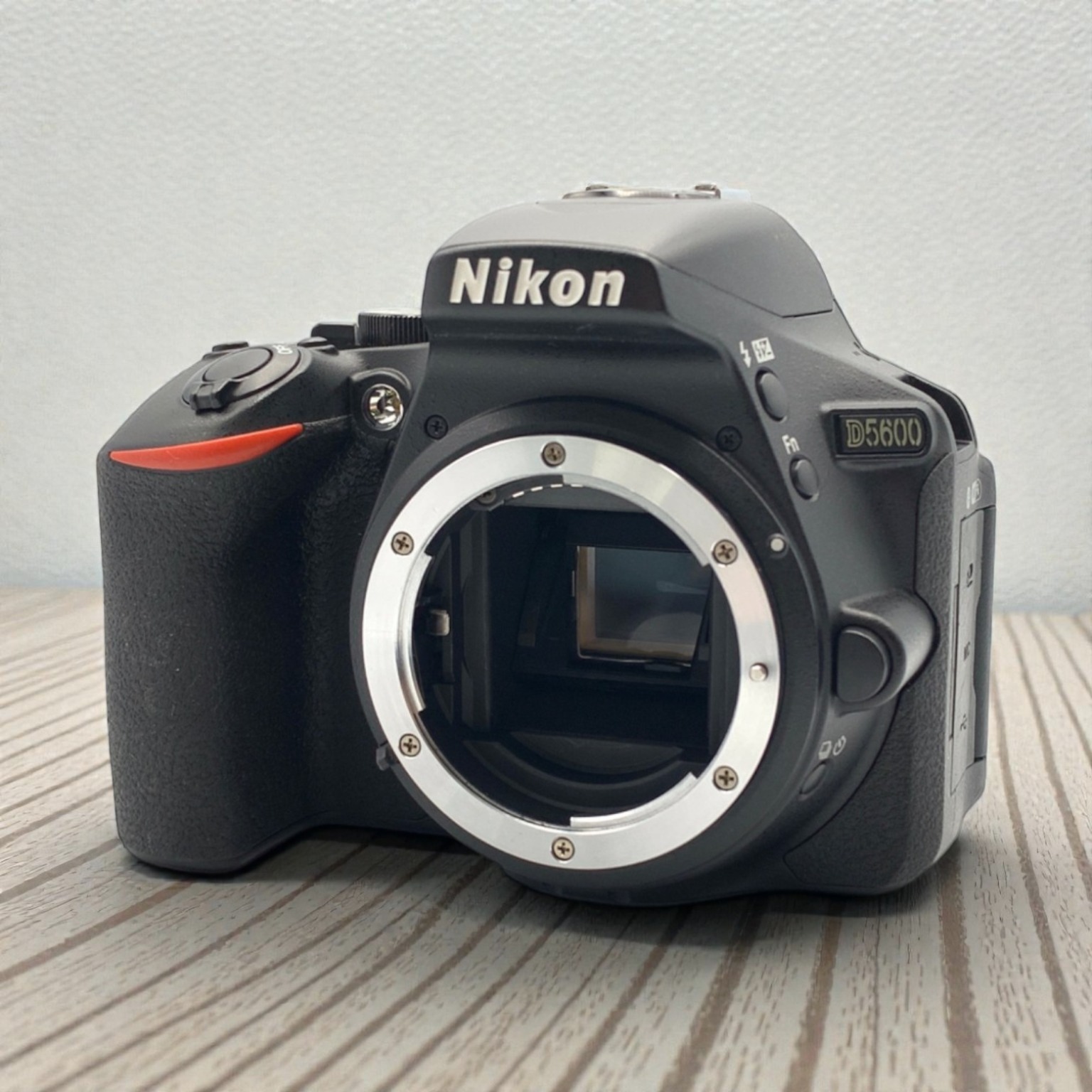 D5600 ボディの中古カメラを買うならみんなのカメラ TXY_EaDQ1JUM
