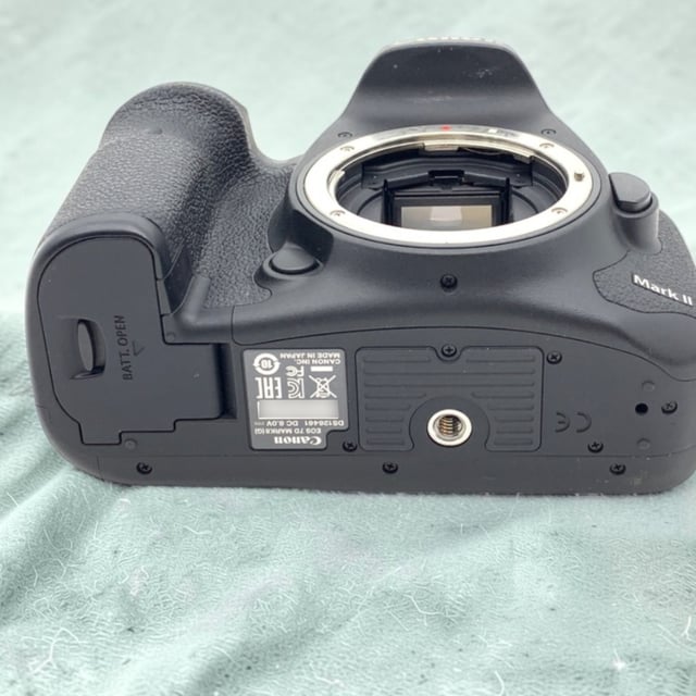 EOS 7D Mark II ボディ