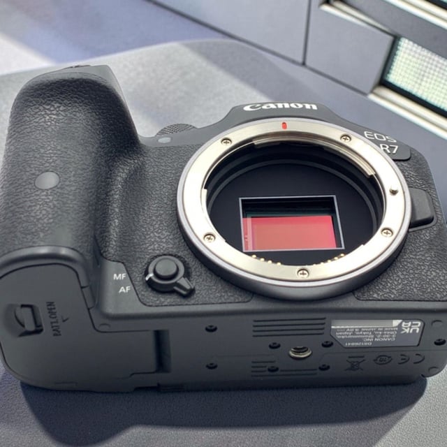 EOS R7 ボディ