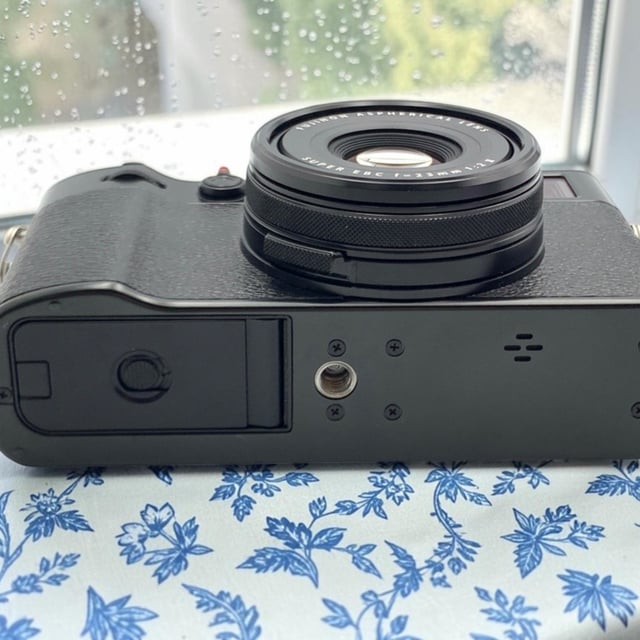 X100V "ブラック"