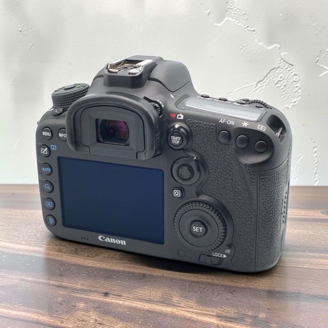 EOS 7D Mark II ボディ