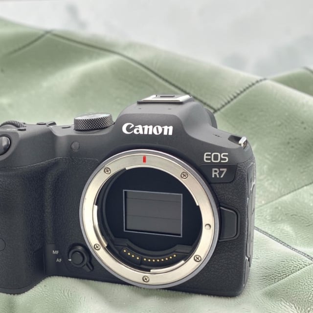 EOS R7 ボディ