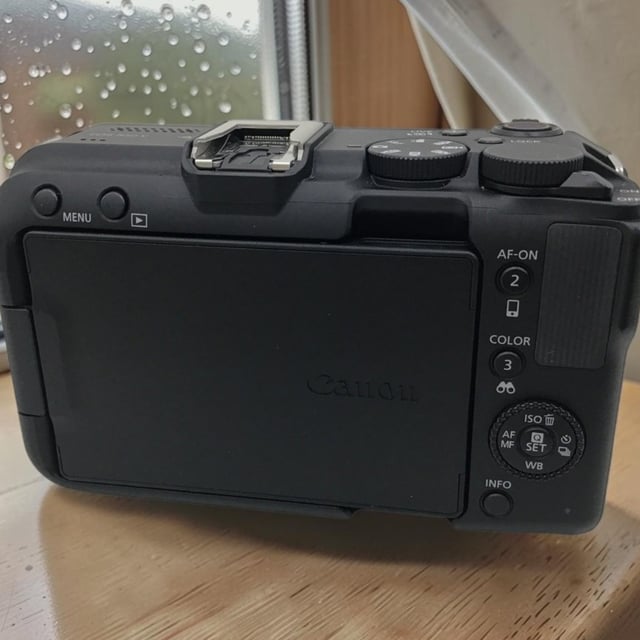 EOS R50 V ボディ "ブラック"