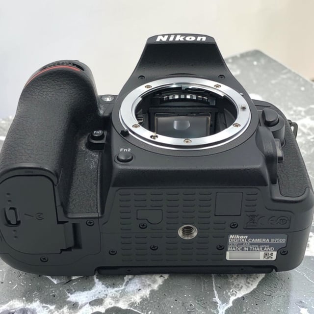 D7500 ボディ