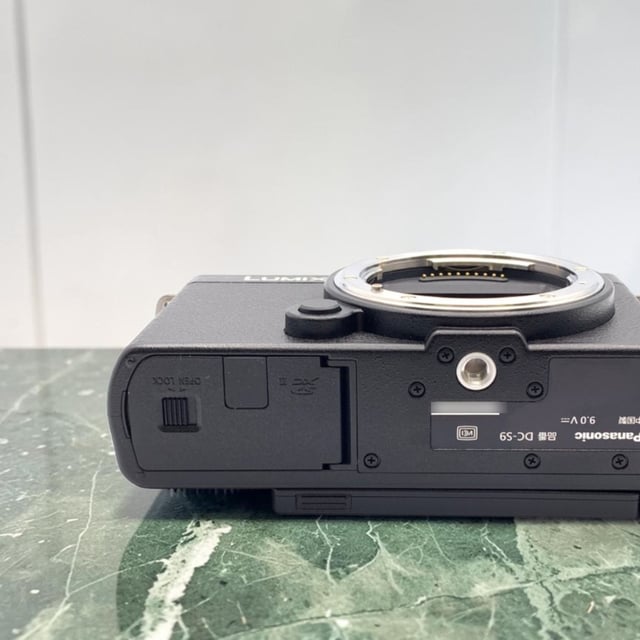 LUMIX S9(DC-S9) ボディ "ジェットブラック"