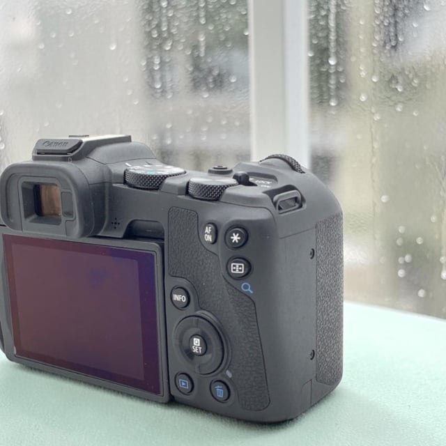 EOS R8 ボディ