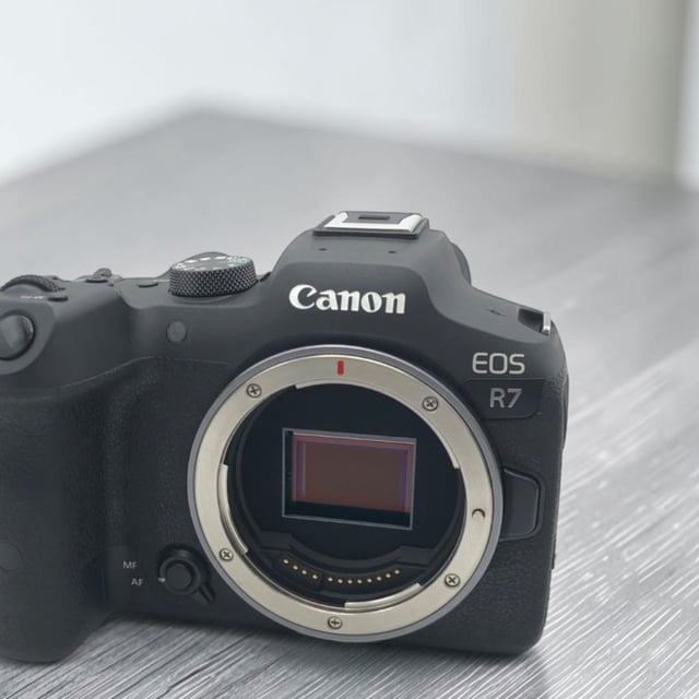 EOS R7 ボディ