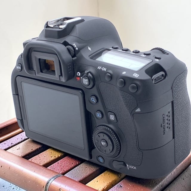 EOS 6D Mark II ボディ