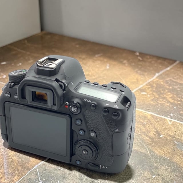EOS 6D Mark II ボディ