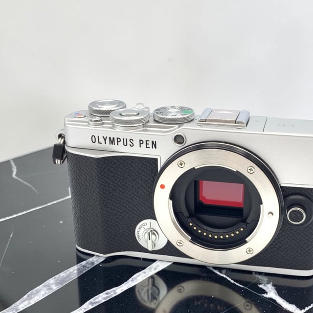 OLYMPUS PEN E-P7 ボディ "シルバー"