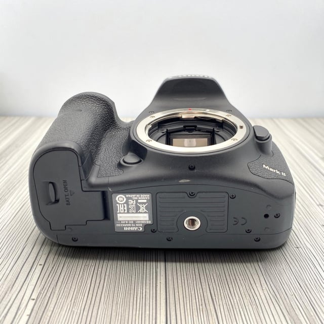 EOS 7D Mark II ボディ