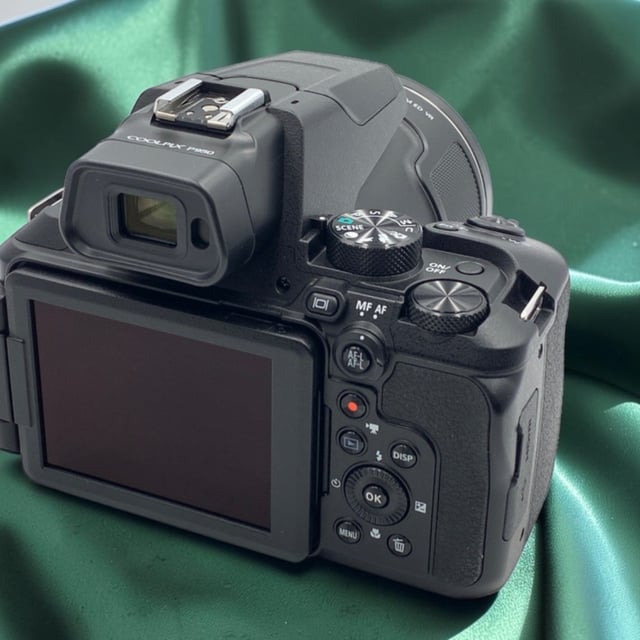 COOLPIX P950