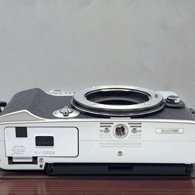 OLYMPUS PEN E-P7 ボディ "シルバー"