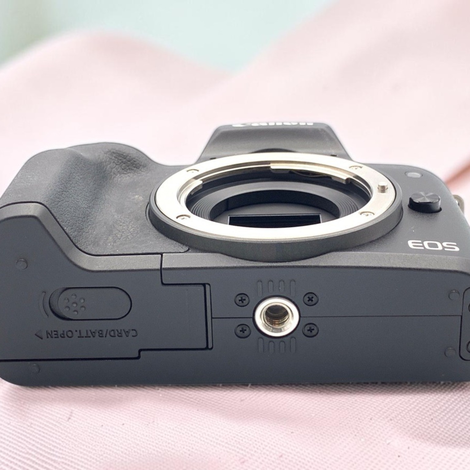 Canon EOS Kiss M ボディ 