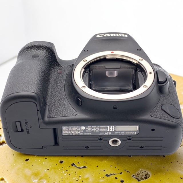 EOS 6D Mark II ボディ