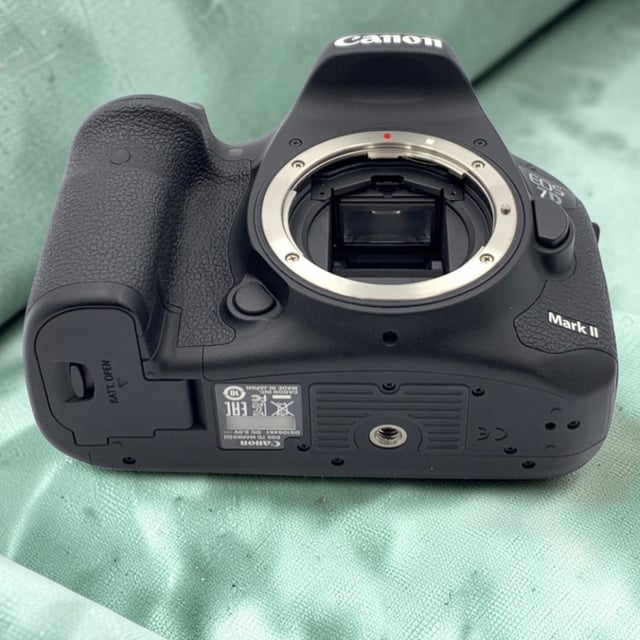 EOS 7D Mark II ボディ