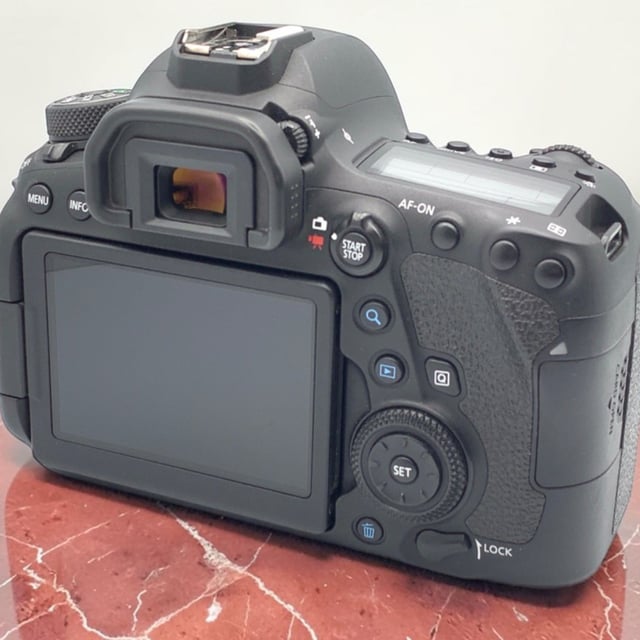 EOS 6D Mark II ボディ