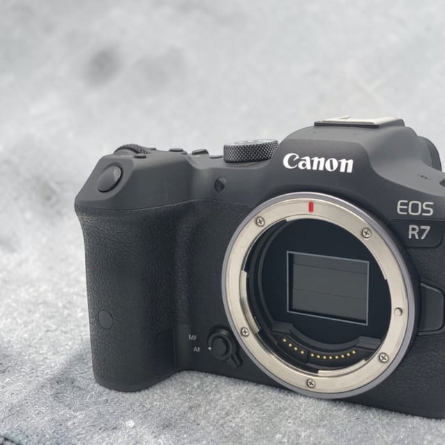 EOS R7 ボディ