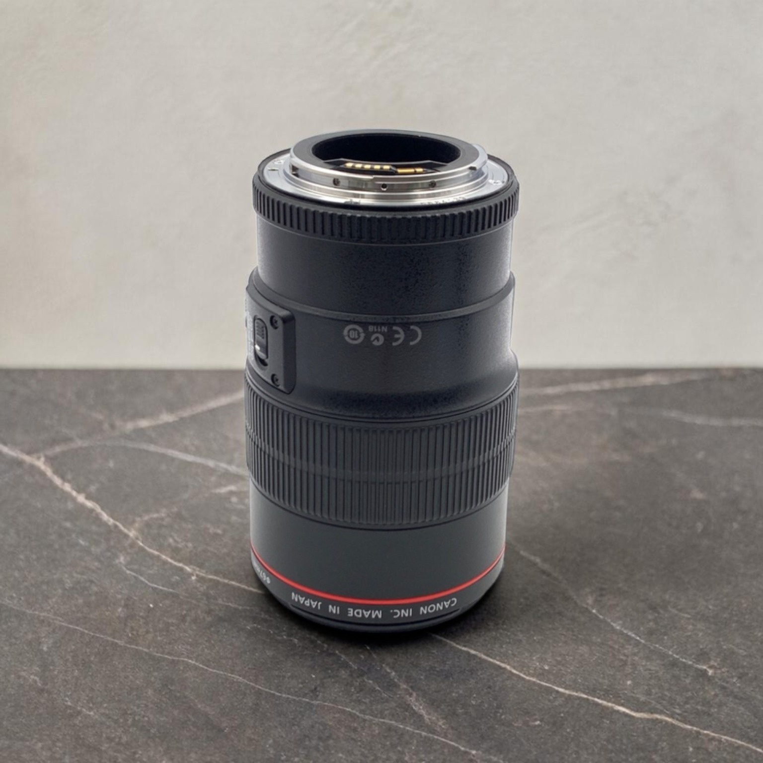Canon EF 100mm F2.8L マクロ IS USMの中古 (美品)・¥73,140 by falro Canon EF 100mm F2.8L マクロ IS USMの中古 (美品)・¥73,140 by falro