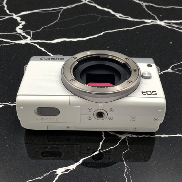 EOS M100 ボディ