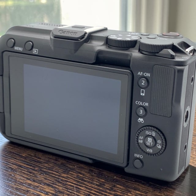 EOS R50 V ボディ "ブラック"