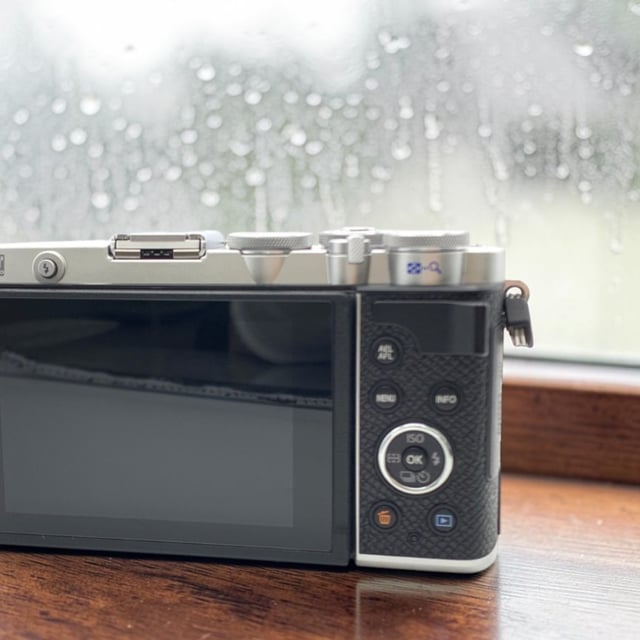 OLYMPUS PEN E-P7 ボディ "シルバー"