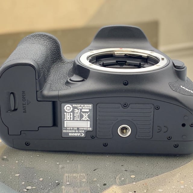 EOS 7D Mark II ボディ